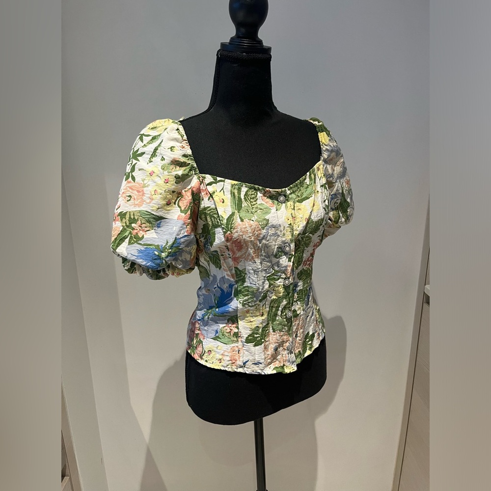 Size 6 Ruffled Sleeved Button Down Top - Picture 3 of 6